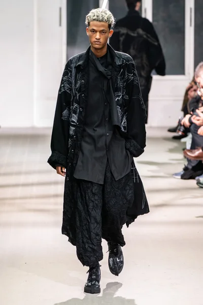 Look 18